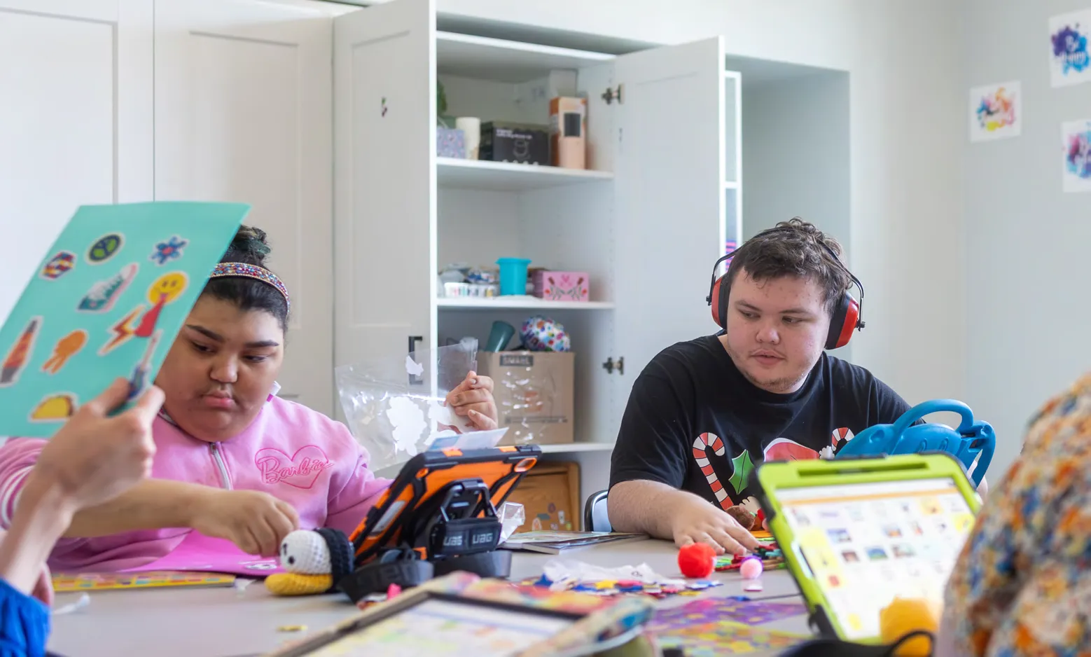 Cushing students Anaya Figueroa and Mason Austin participate in a project during a new multimedia arts class.